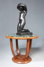 Louis-Eugène DEJEAN (1872-1953)Femme agenouillée. Bronze à patine noire. Signée à...