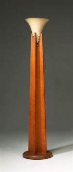 Éric BAGGE (1890-1978) (attribué à).LAMPADAIRE en chêne. La base ciculaire,...