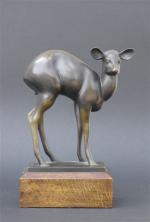 Armand PETERSEN (1891-1969)Antilope. Bronze à patine médaille. Signé en creux...