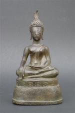STATUETTE de BOUDDHA assis en dhyanasana sur le lotus, en...