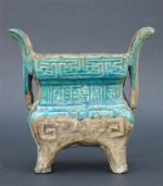 BRÛLE-PARFUM en grès émaillé bleu turquoise. Chine, époque Ming. XVIIème....
