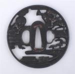 MARU-GATA en fer, décorée en maru-bori avec ajouts de cuivre...