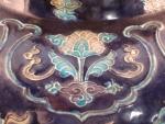 JARRE balustre en grès émaillé bleu à décor en relief...
