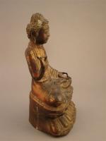 STATUETTE de bouddha en bronze laqué or assis en padmasana...