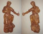 DEUX GRANDES STATUES d'ANGES CÉROFÉRAIRES, en bois naturel sculpté, agenouillés...