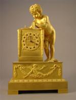 PENDULE en bronze doré. Cadran constitué d'une couronne de douze...