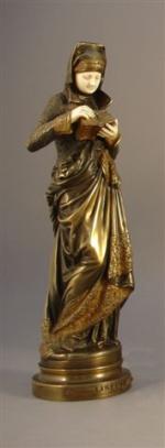 Albert CARRIER-BELLEUSE (1824-1887)La Liseuse.Chryséléphantine, patinée, signée. Fonte ancienne.Haut. 32,5 cm.