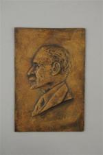 Portrait d'homme. BAS RELIEF en bronze à patine dorée.12,5 x...