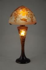 GALLÉ  LAMPE en verre multicouches à décor ambre et...