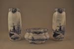 GARNITURE "AUX MOULINS" en verre opalin composée de deux vases...