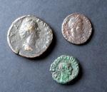 EMPIRE ROMAIN. Lot de trois monnaies : FAUSTINE MÈRE (...