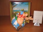 "Asterix"OBÉLIX PENSEUR.Résine. Figurine Leblon-Delienne. Certificat n°221 / 1555, année 2003.Dans...