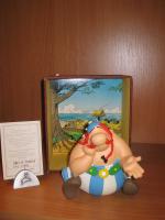 "Asterix"OBÉLIX PENSEUR.Résine. Figurine Leblon-Delienne. Certificat n°440 / 1555.Dans sa boîte...