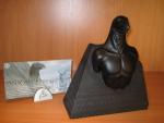 "Enki Bilal"BUSTE HORUS, monochrome. Résine. Figurine Attakus Collection. Certificat n°099...
