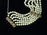 BRACELET composé de six rangs de perles de culture, orné...