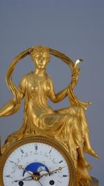 PENDULE CÉRÈSen bronze doré représentant Cérès en déesse de la...