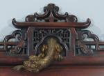MIROIRrectangulaire en bois exotique sculpté et ornementations de bronze ciselé...