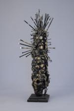 Roger CHOMEAUX, dit CHOMO (1907-1999)Fétiche à clousSculpture en bois brûlé...