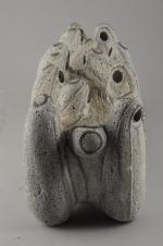 Roger CHOMEAUX, dit CHOMO (1907-1999)PleureusesSculpture en siporex blanc à décor...