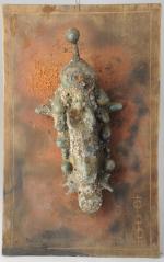 Roger CHOMEAUX, dit CHOMO (1907-1999)ChrysalideSculpture en plastique fondu et incrustations...