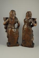 Deux SUJETS en bois sculpté formant pendants, représentant des personnages...