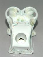 ENCRIER SIPHOÏDE en porcelaine forme et décor Art Nouveau de...