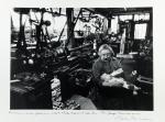 Robert DOISNEAU (1912-1994)Le biberon d'Alexis dans un atelier de mécanique...
