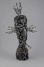 Roger CHOMEAUX (Berlaimont 1907 - Achère-la Forêt 1999).Fétiche à clous.Sculpture...