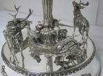 CENTRE DE TABLE en bronze et métal argenté reposant sur...