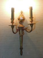 Paire d'APPLIQUES en bronze à deux feux, style Louis XVI...