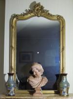 MIROIR en bois doré de style Louis XV ; PAIRE...