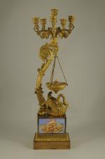 Rare PAIRE de CANDÉLABRES BRÛLE-PARFUMS AUX CYGNES en bronze ciselé...