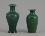 Deux petits modèles de VASES en porcelaine émaillée vert. Chine,...