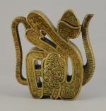 VERSEUSE en céramique émaillée marron en forme d'idéogramme. Chine, XIXème....