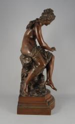 Mathurin MOREAU (1822-1912).
Jeune femme au bouquet champêtre.
Bronze patiné, signé.
Haut. 63...