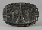 CENDRIER oblong en métal commémorant l'Exposition Internationale de Paris en...