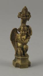 CACHET vierge en bronze doré représentant un ange tenant une...