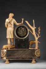 ACTÉON.PENDULE en bronze ciselé et doré figurant Actéon, le pied...