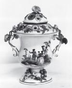 SAXE : VASE Couvert formant pot-pourri en porcelaine du XVIIIe...
