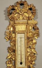 BAROMÈTRE, en bois sculpté, stuqué et doré. Thermomètre dit "...