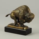 d'après Jacques CARTIER (1907-2001)Bison bondissant.Bronze signé, sur un socle de...