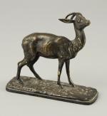 attribué à Louis KLEY (1833-1911)Cervidé.Bronze anciennement pâtiné et signé.Haut. 11,5...