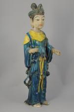 STATUETTE de DIGNITAIRE CHINOIS, en céramique émaillée polychrome.Chine, début XXème.Haut....