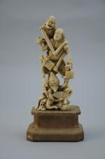 OKIMONO en ivoire à patine jaune, représentant Ashinaga et Tenaga...