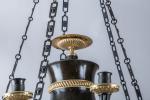 LUSTRE en forme de lampe antique en bronze et tôle...