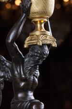 PAIRE de CANDÉLABRES en bronze redoré et bronze patiné ornés...
