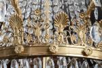 LUSTRE à trois couronnes en bronze doré à décor de...