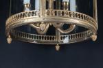 LANTERNE cylindrique en bronze doré à décor de balustrades, perles,...