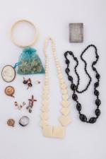 BIJOUX VARIA : collier ivoire, verre noir, bracelet ivoire, briquet...
