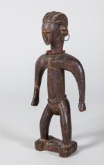 STATUETTE MOSSI.Sculpture puissante, les bras et les jambes écartés.Burkina Faso,...